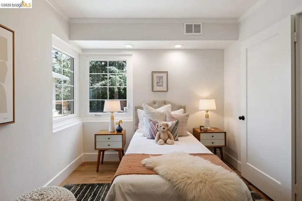 4504 Fairbairn Avenue Oakland CA 94619