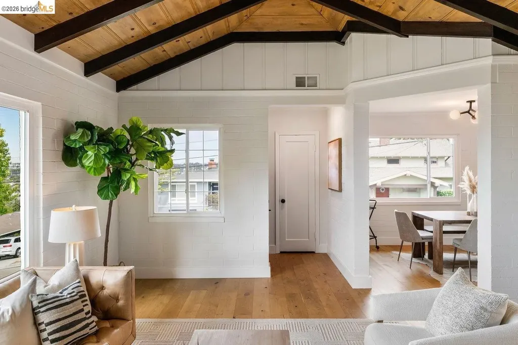 4504 Fairbairn Avenue Oakland CA 94619