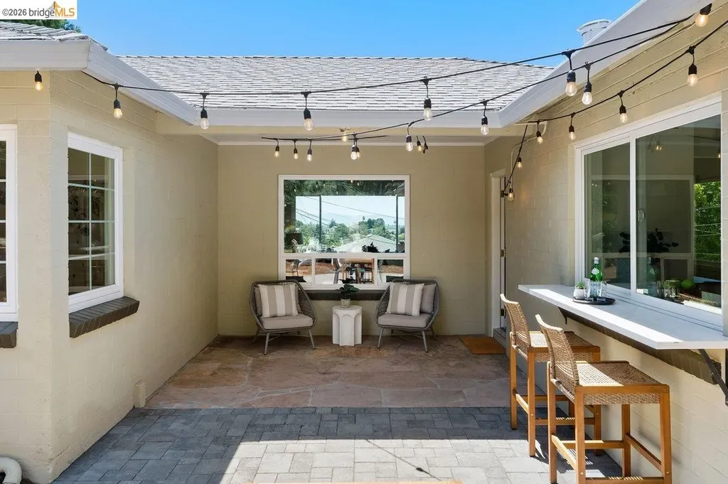 4504 Fairbairn Avenue Oakland CA 94619