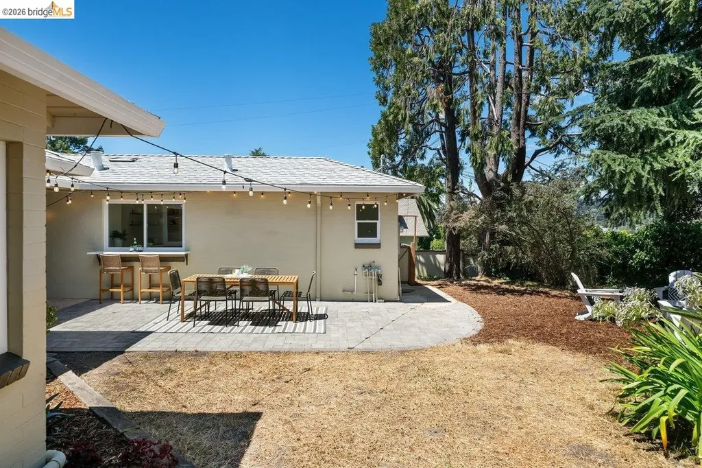 4504 Fairbairn Avenue Oakland CA 94619
