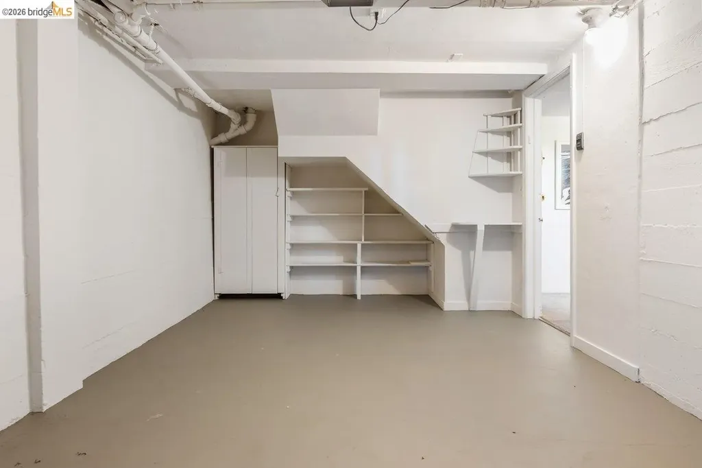 4504 Fairbairn Avenue Oakland CA 94619