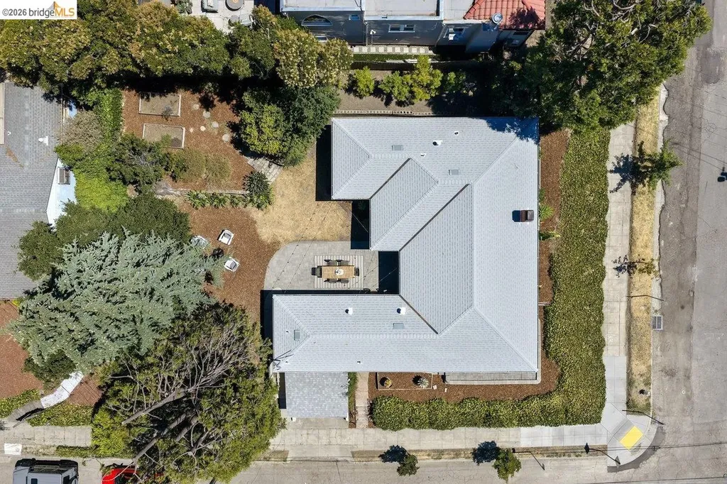 4504 Fairbairn Avenue Oakland CA 94619