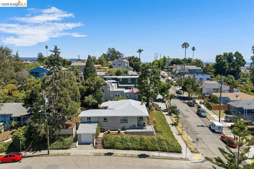 4504 Fairbairn Avenue Oakland CA 94619