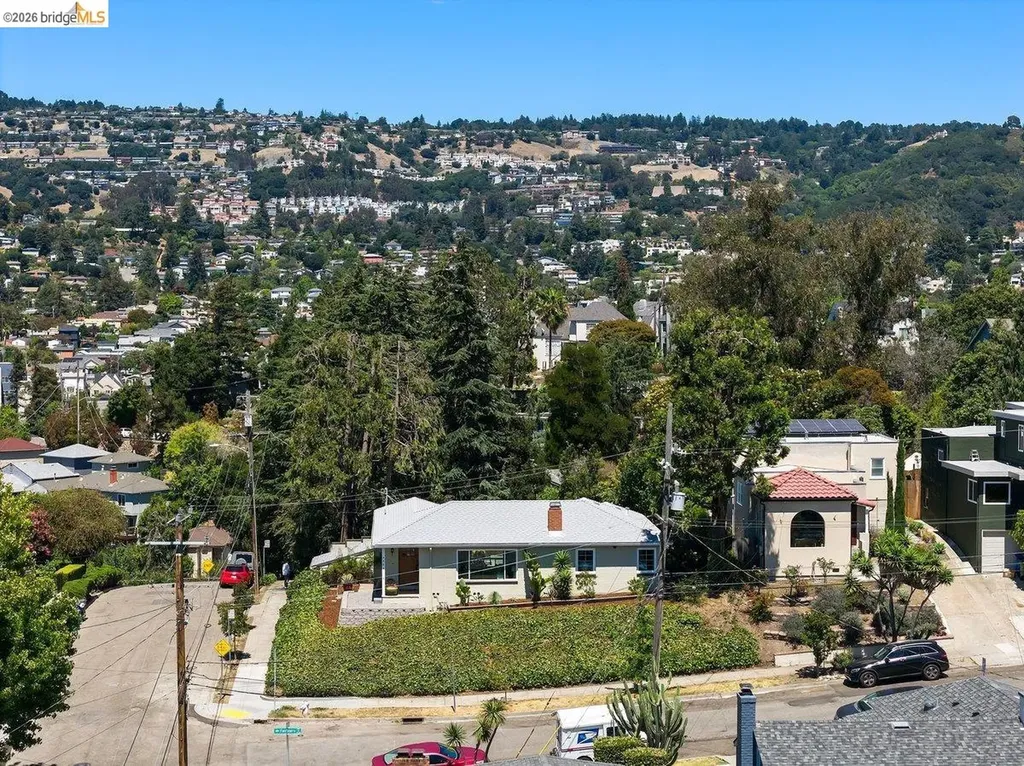 4504 Fairbairn Avenue Oakland CA 94619