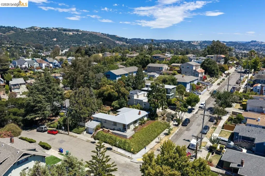 4504 Fairbairn Avenue Oakland CA 94619