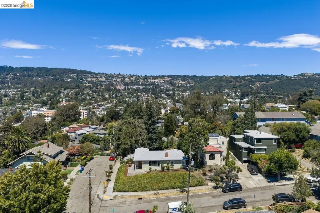 4504 Fairbairn Avenue Oakland CA 94619