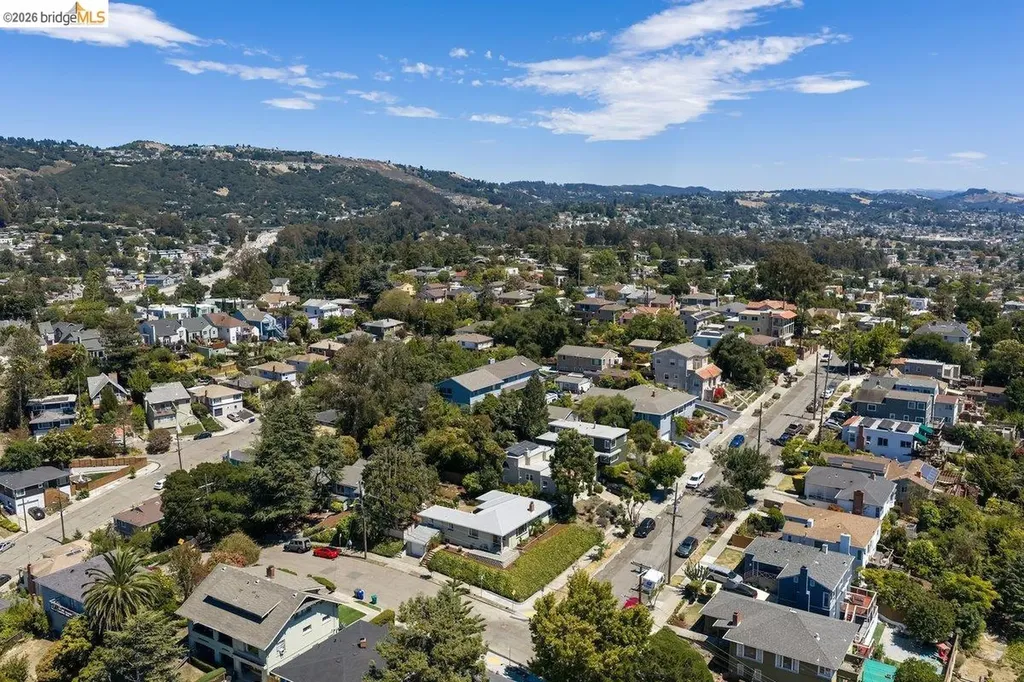 4504 Fairbairn Avenue Oakland CA 94619