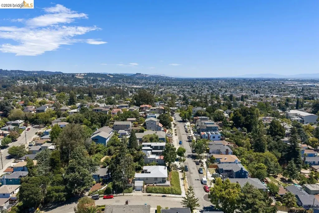 4504 Fairbairn Avenue Oakland CA 94619