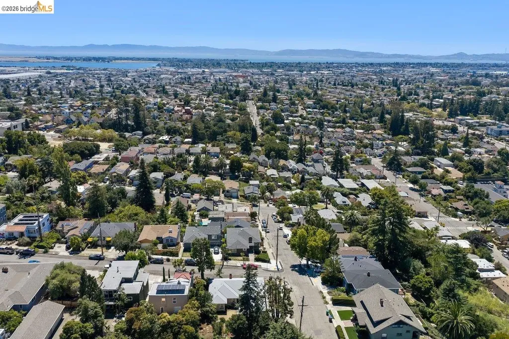 4504 Fairbairn Avenue Oakland CA 94619