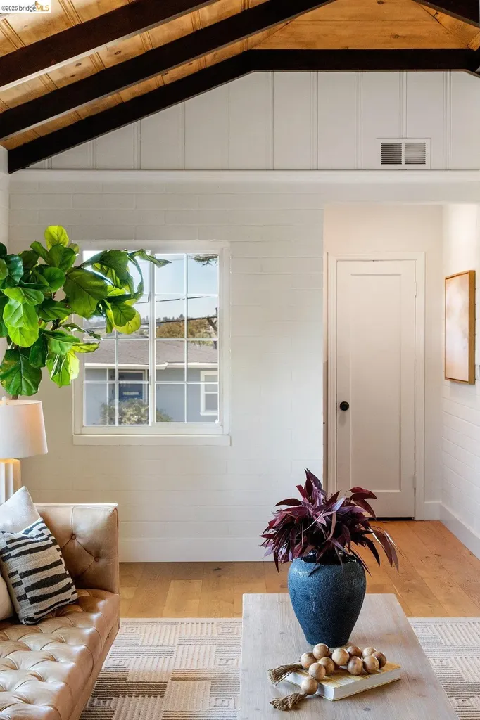 4504 Fairbairn Avenue Oakland CA 94619