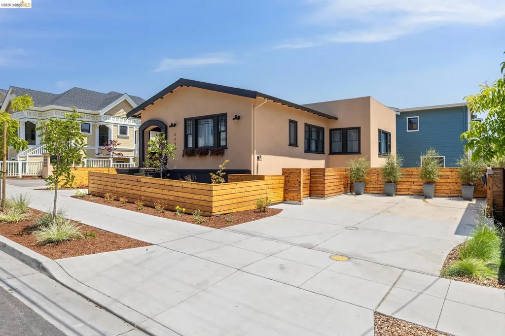 4430 Howe Street Oakland CA 94611