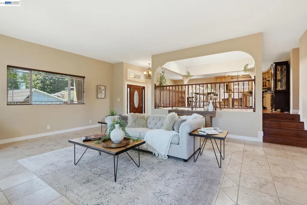 210 Amend Court El Sobrante CA 94803
