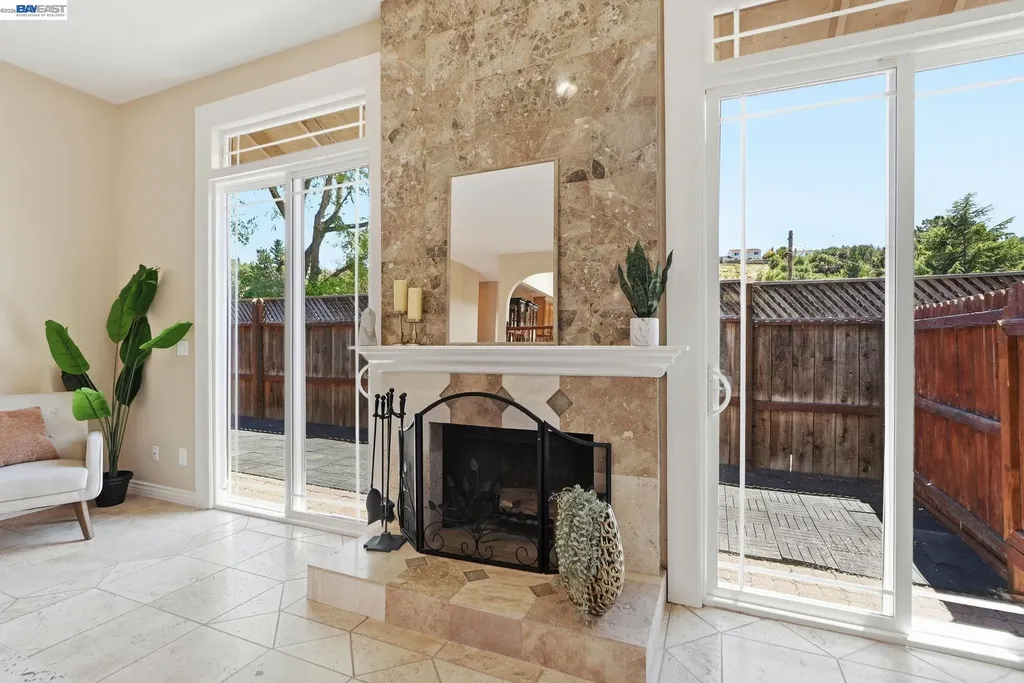 210 Amend Court El Sobrante CA 94803