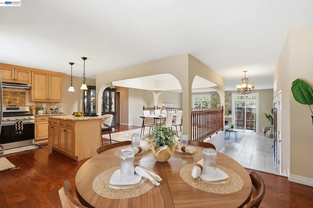 210 Amend Court El Sobrante CA 94803