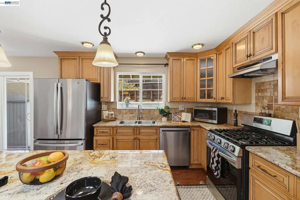 210 Amend Court El Sobrante CA 94803