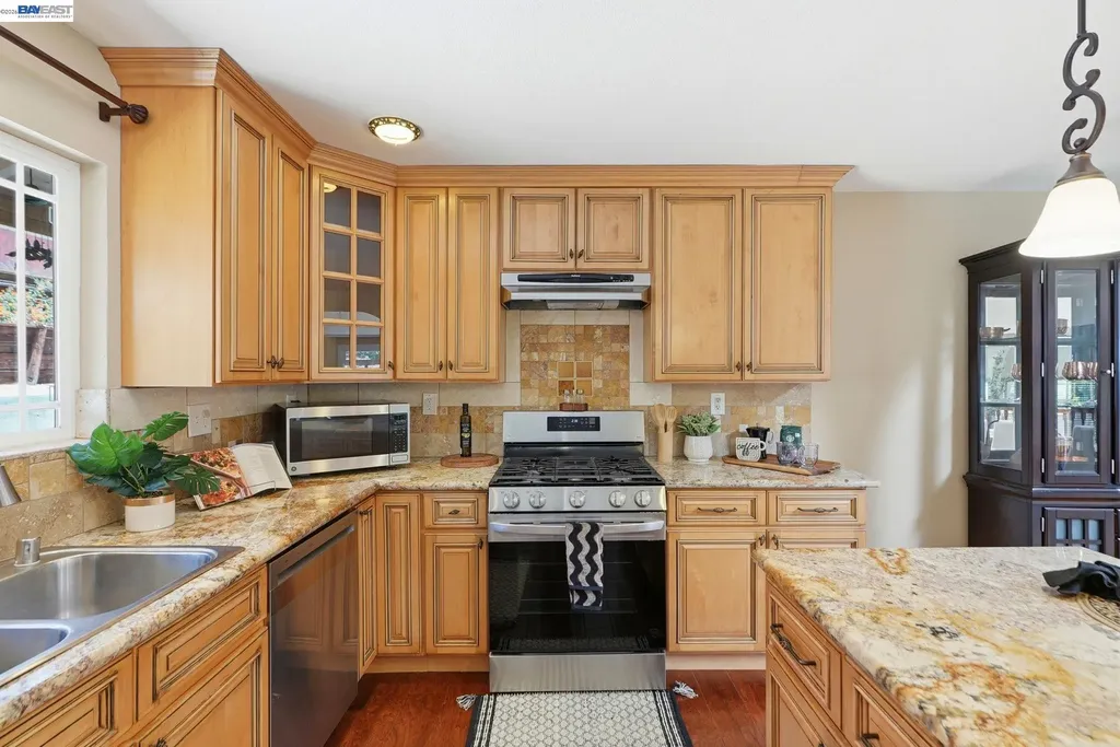 210 Amend Court El Sobrante CA 94803