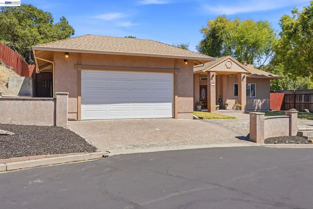 210 Amend Court El Sobrante CA 94803