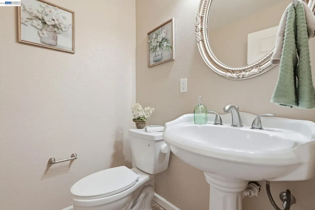 210 Amend Court El Sobrante CA 94803