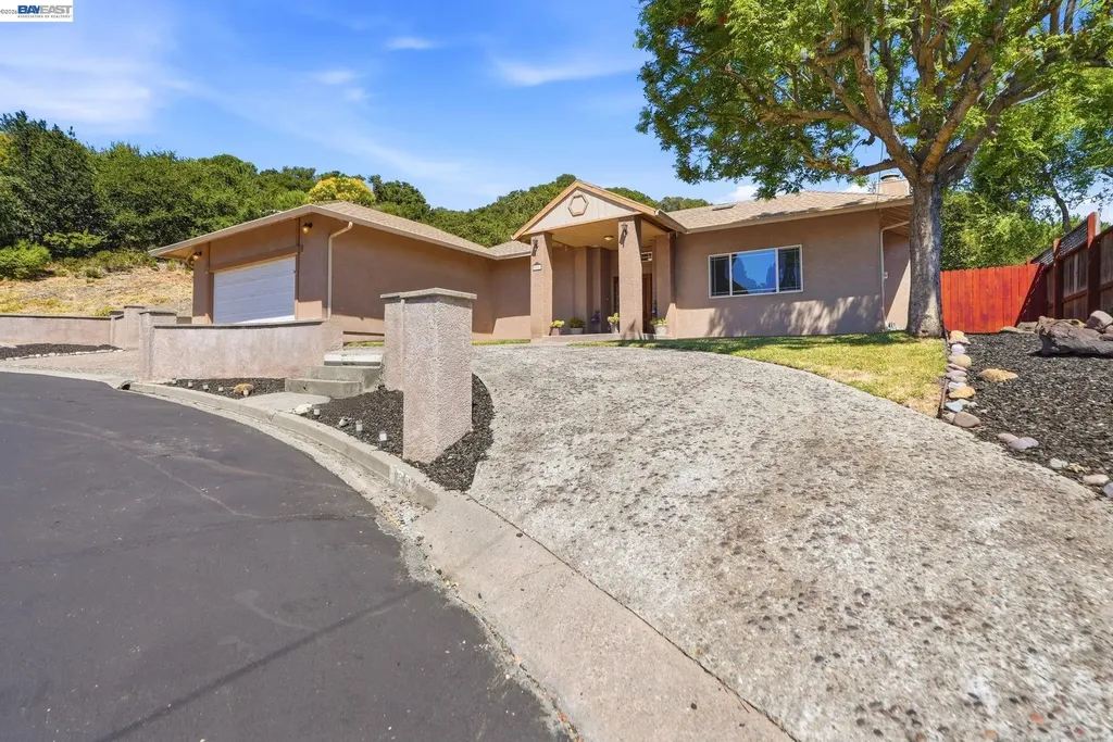 210 Amend Court El Sobrante CA 94803