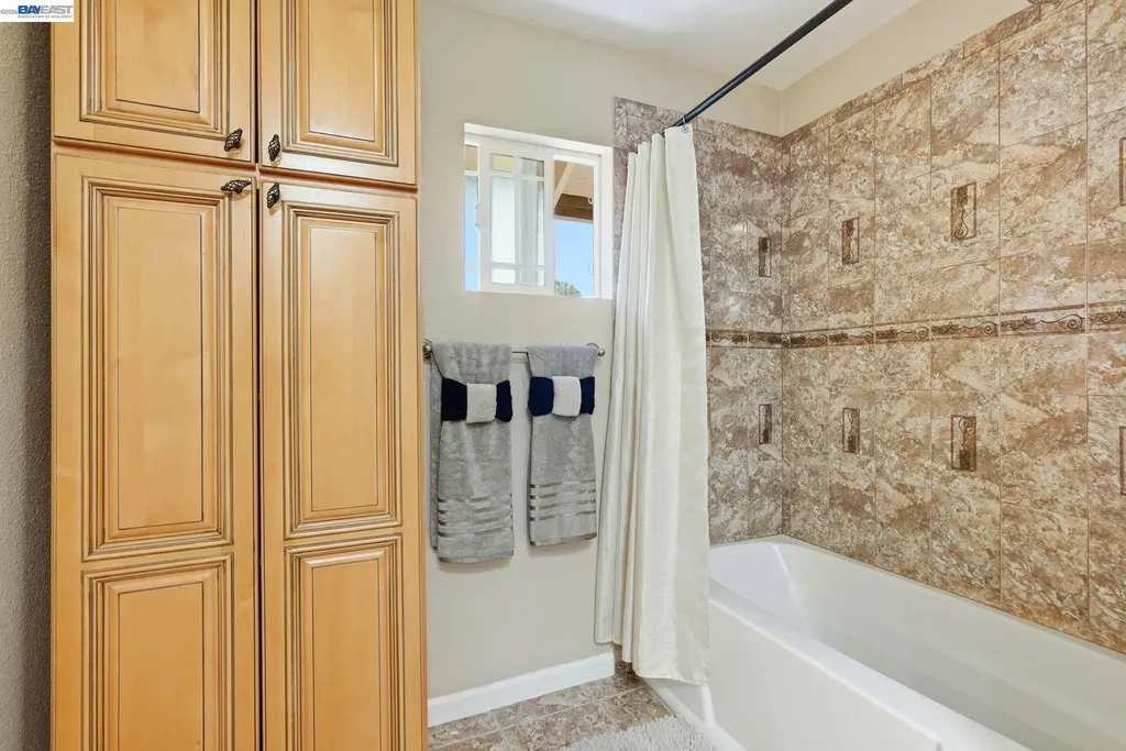 210 Amend Court El Sobrante CA 94803