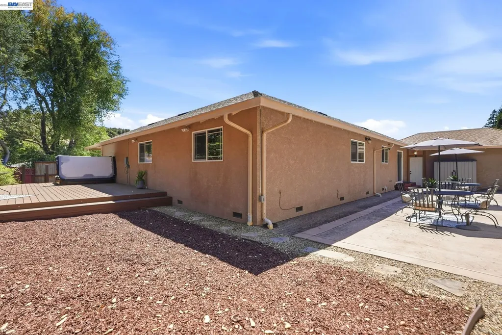 210 Amend Court El Sobrante CA 94803