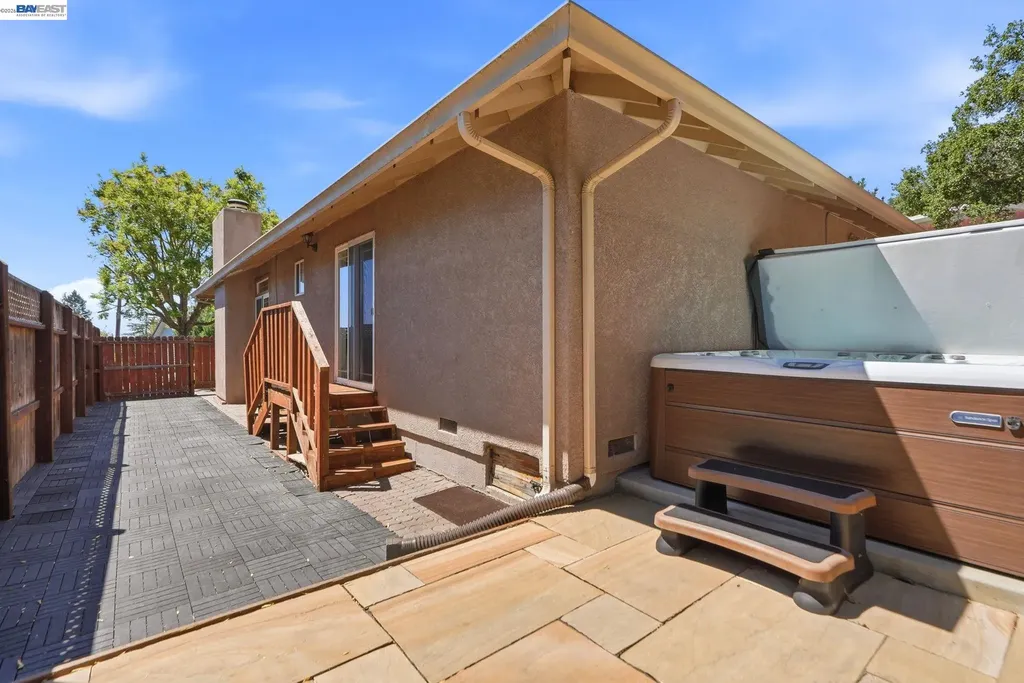 210 Amend Court El Sobrante CA 94803