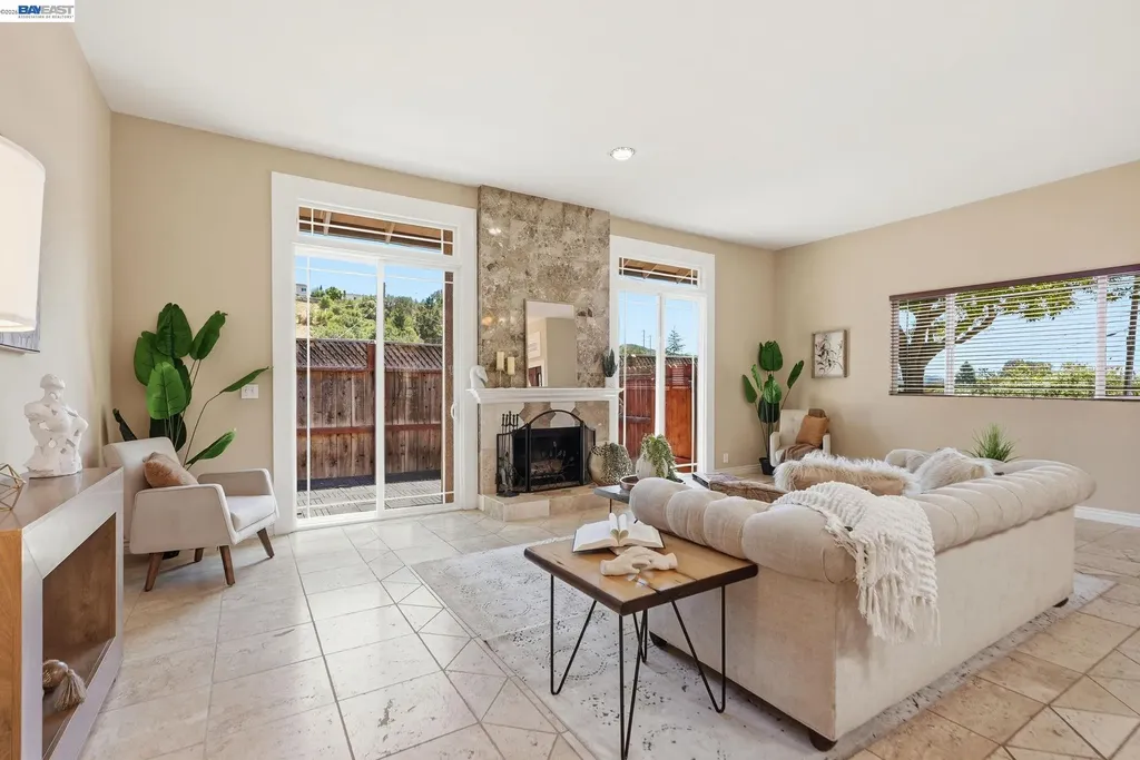 210 Amend Court El Sobrante CA 94803