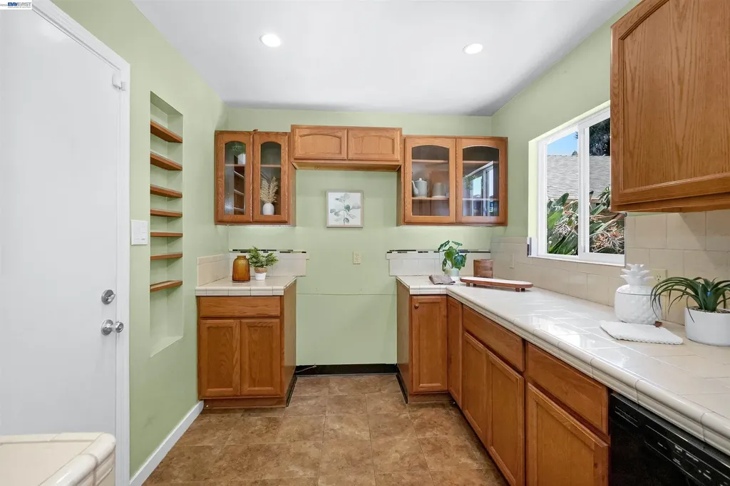 25826 Bryn Mawr Avenue Hayward CA 94542