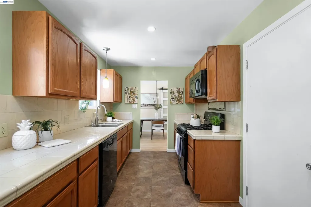 25826 Bryn Mawr Avenue Hayward CA 94542