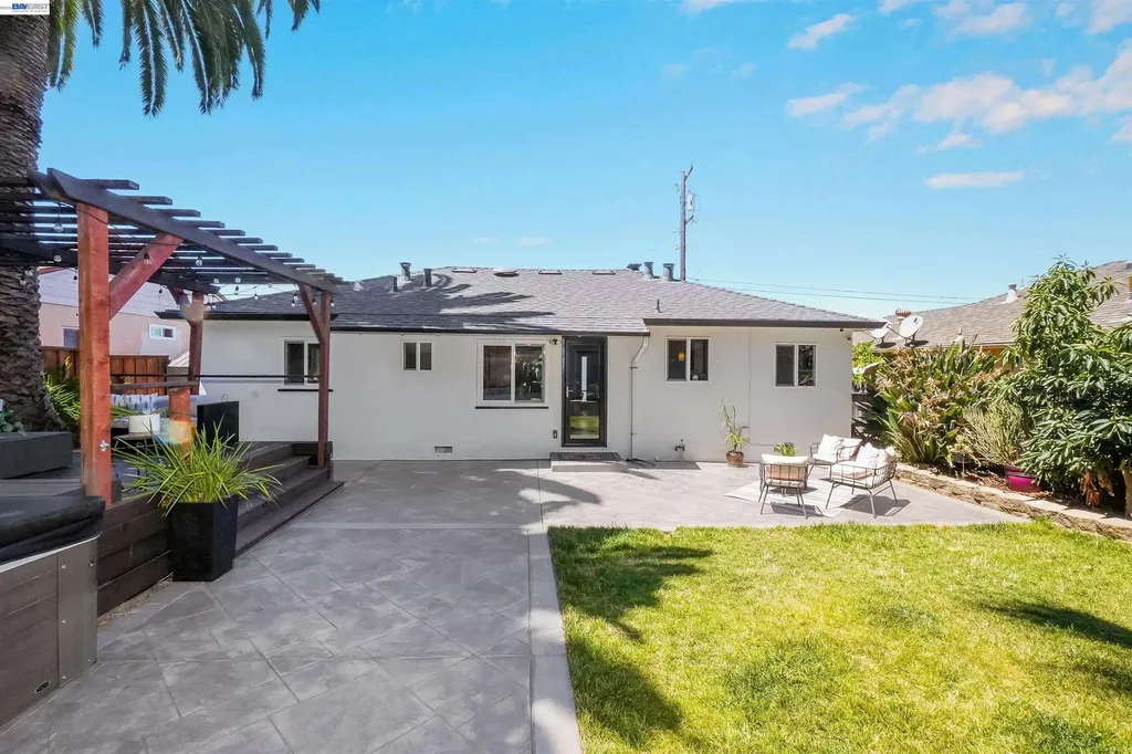 25826 Bryn Mawr Avenue Hayward CA 94542