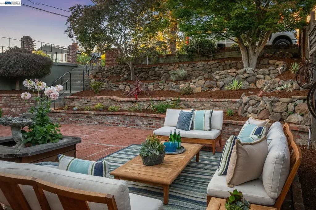 6957 Armour Drive Oakland CA 94611