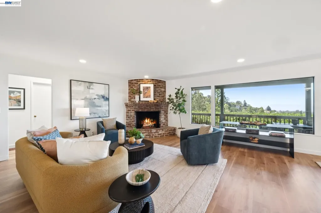 6957 Armour Drive Oakland CA 94611