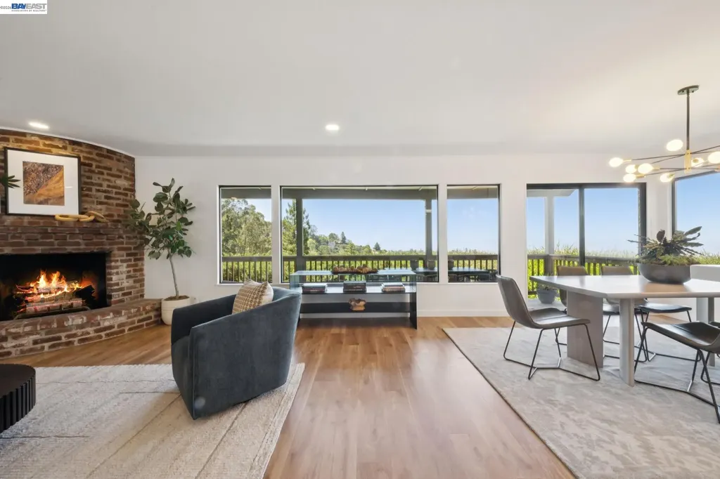 6957 Armour Drive Oakland CA 94611