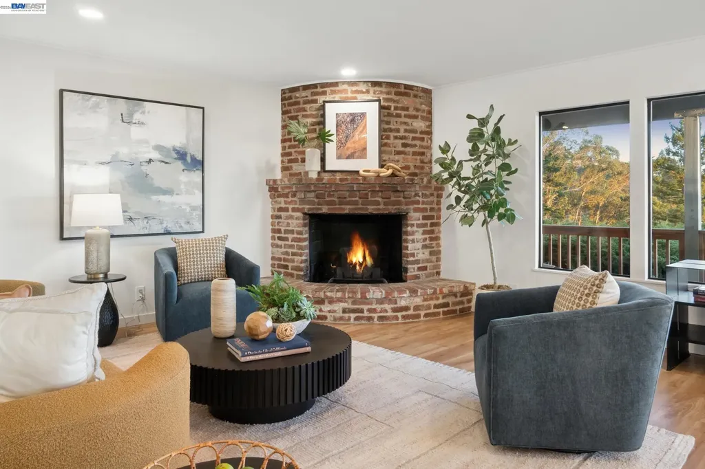 6957 Armour Drive Oakland CA 94611