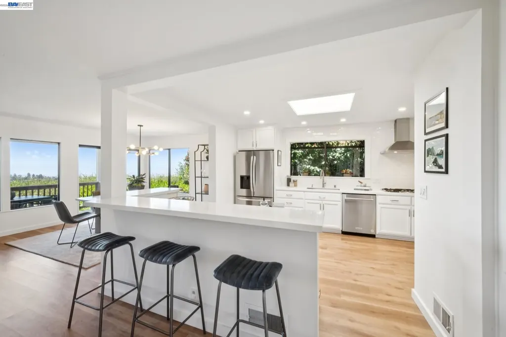 6957 Armour Drive Oakland CA 94611