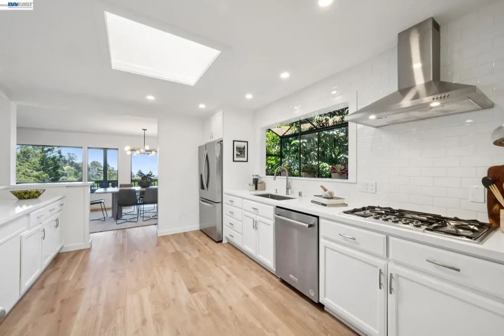 6957 Armour Drive Oakland CA 94611