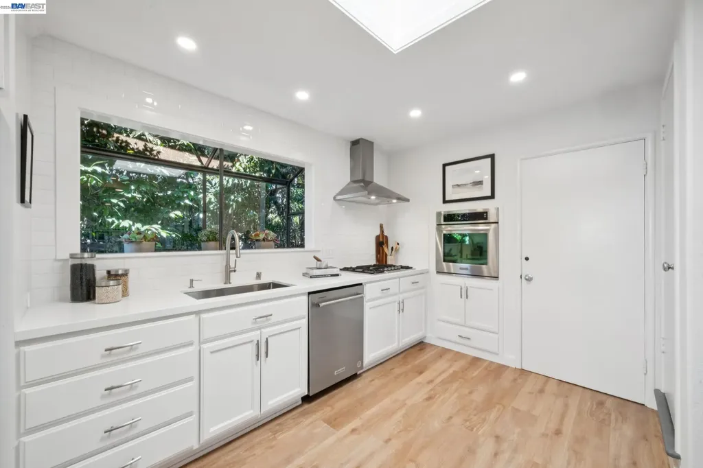 6957 Armour Drive Oakland CA 94611