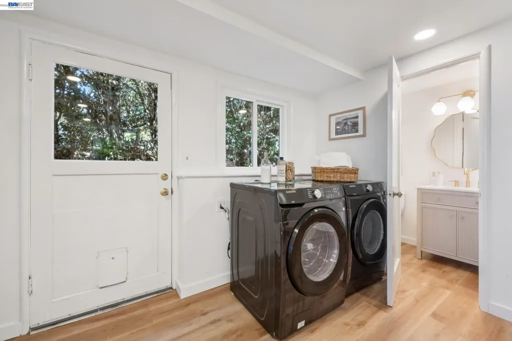 6957 Armour Drive Oakland CA 94611