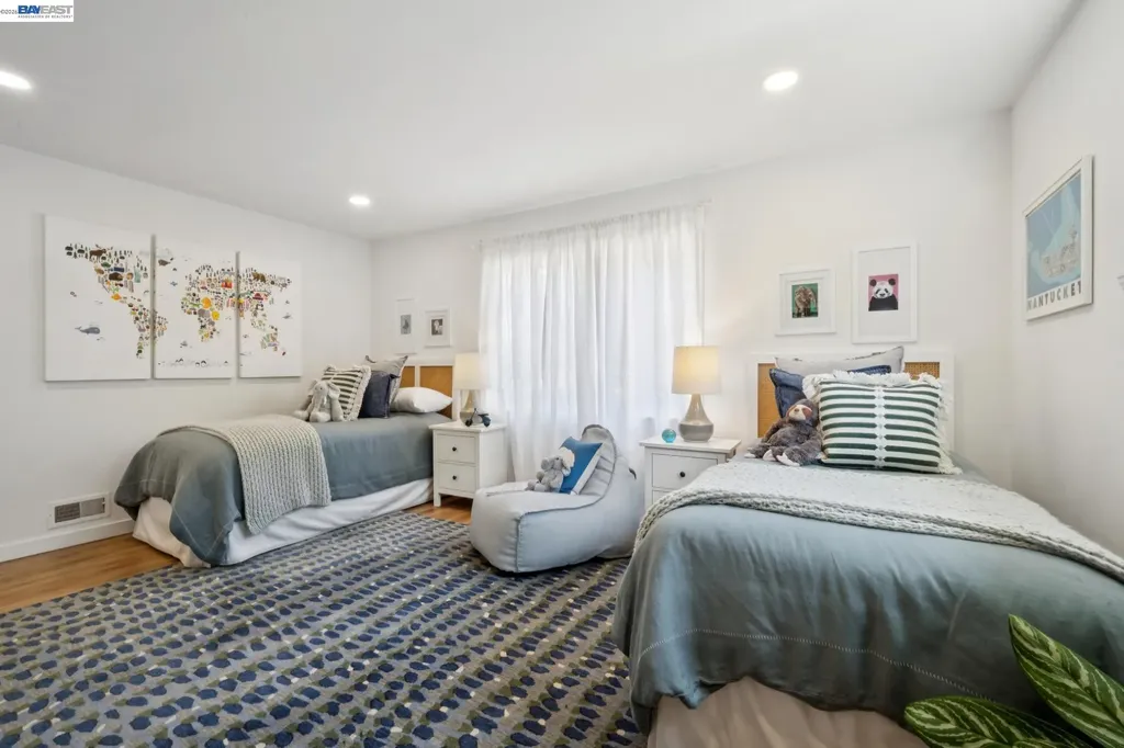 6957 Armour Drive Oakland CA 94611