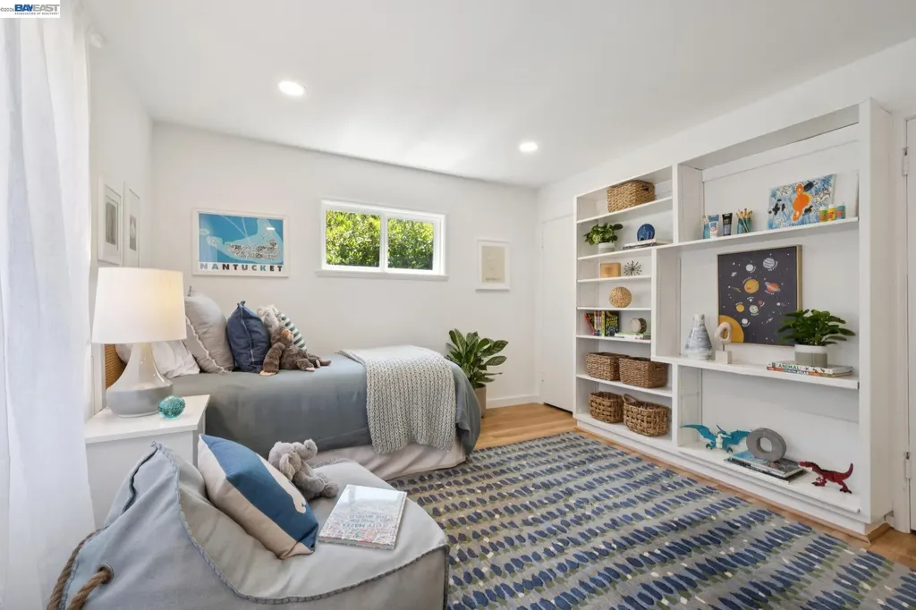 6957 Armour Drive Oakland CA 94611