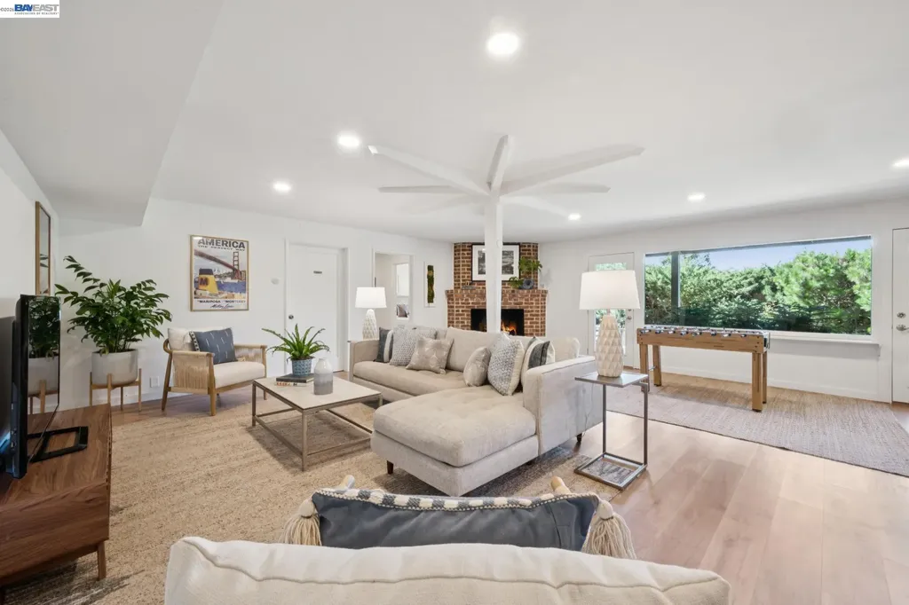 6957 Armour Drive Oakland CA 94611