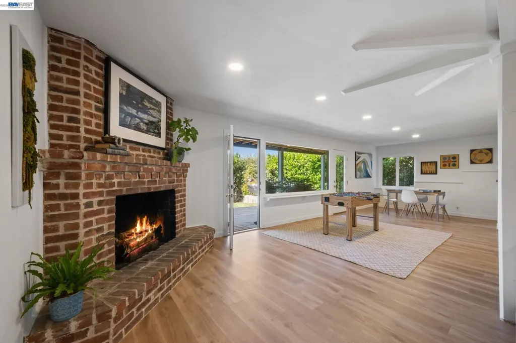 6957 Armour Drive Oakland CA 94611