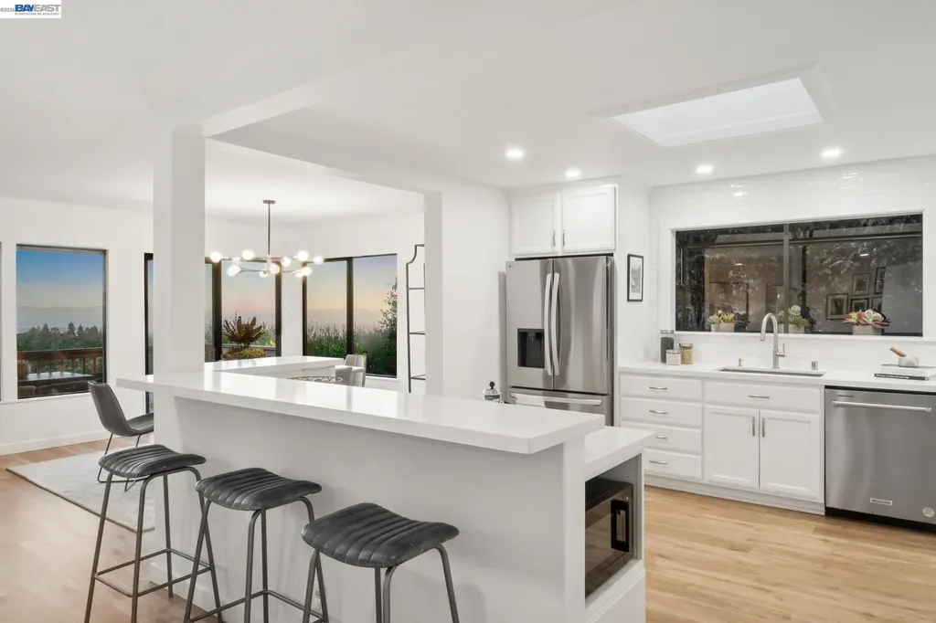 6957 Armour Drive Oakland CA 94611