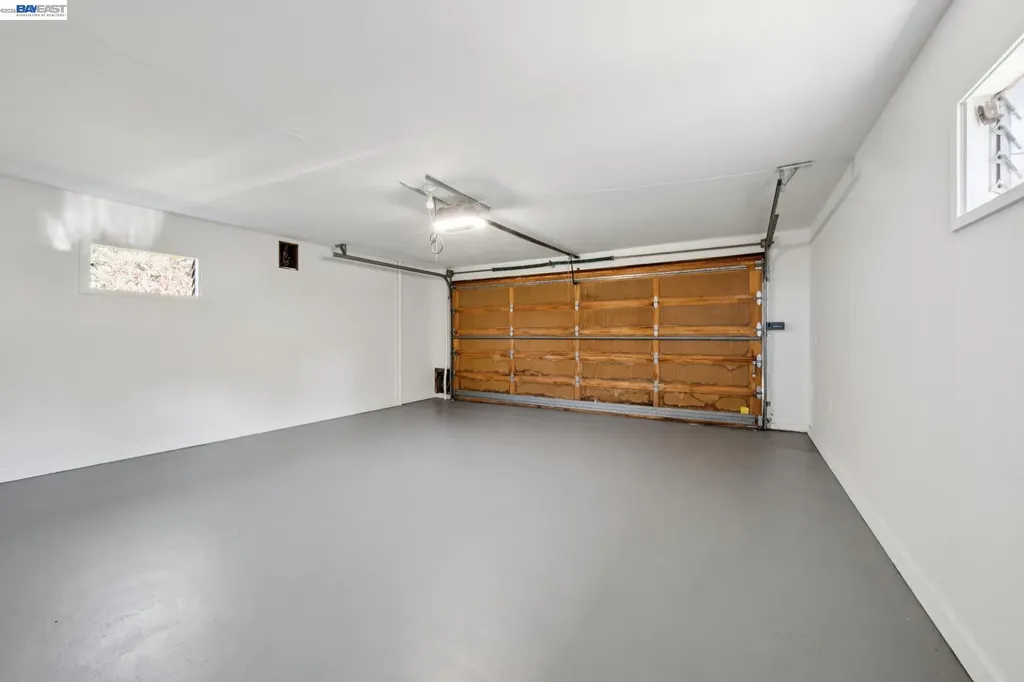 6957 Armour Drive Oakland CA 94611