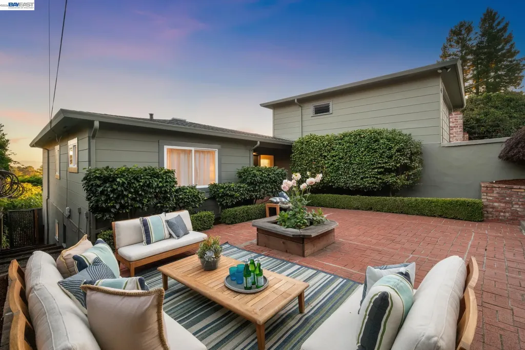 6957 Armour Drive Oakland CA 94611