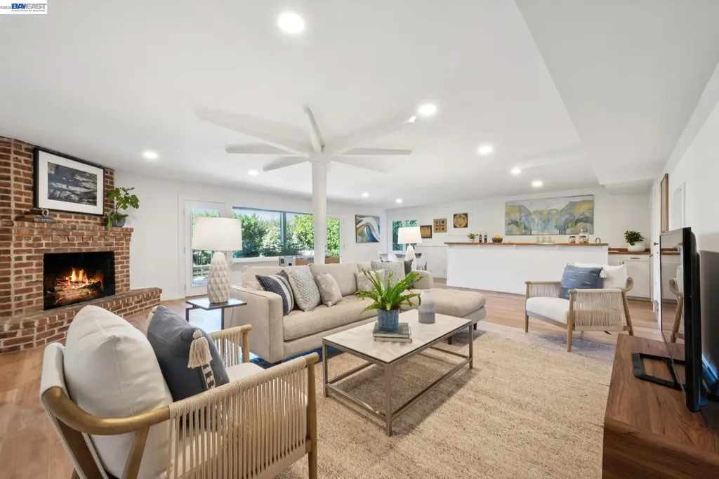 6957 Armour Drive Oakland CA 94611