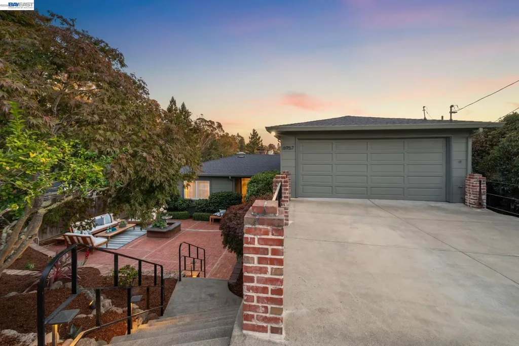 6957 Armour Drive Oakland CA 94611
