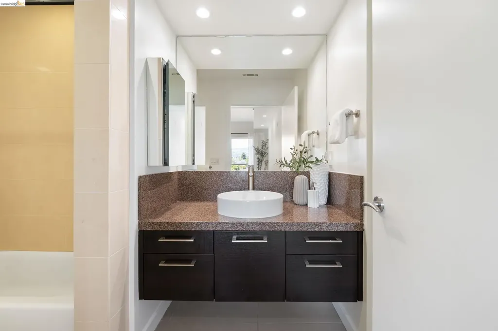 6465 San Pablo Avenue Oakland CA 94608