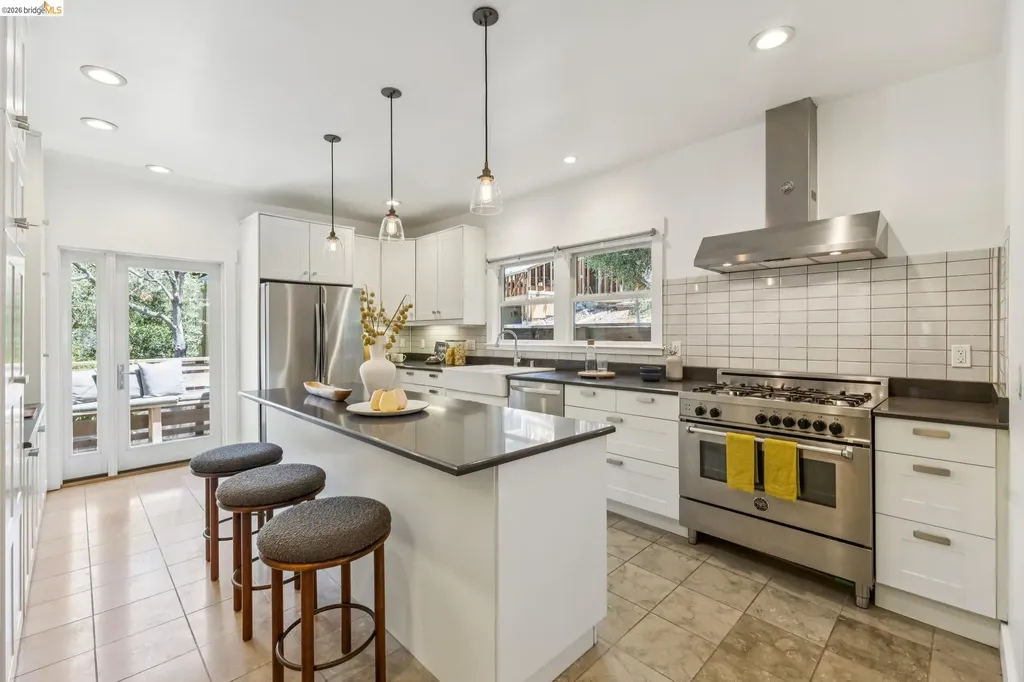 98 Montell Street Oakland CA 94611