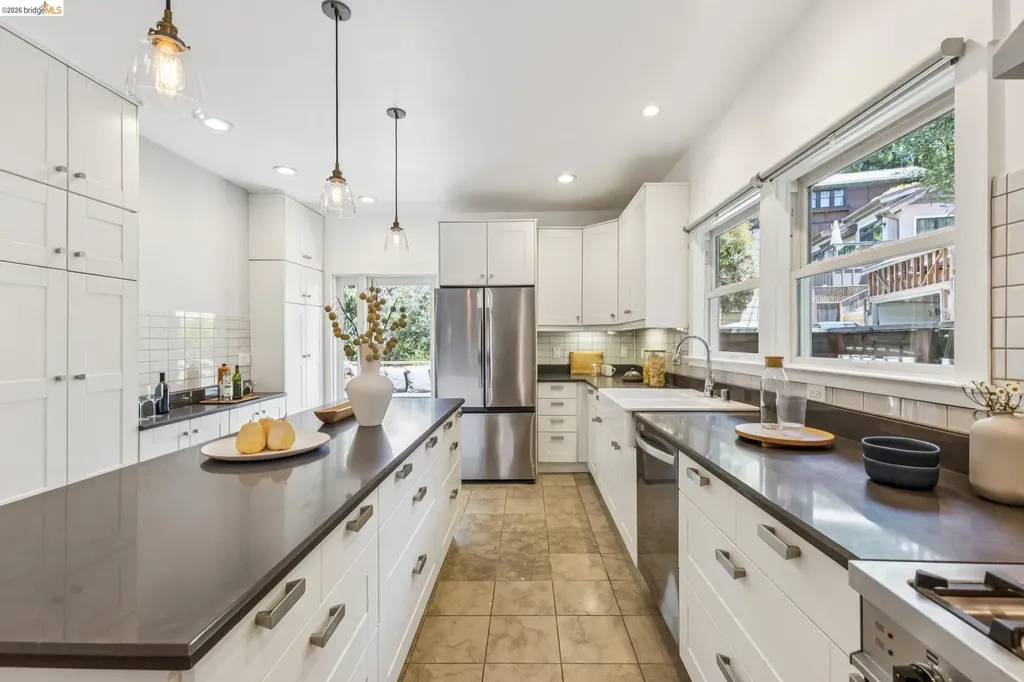 98 Montell Street Oakland CA 94611